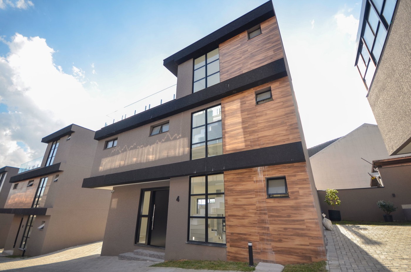 Casa, 3 quartos, 263 m² - Foto 1